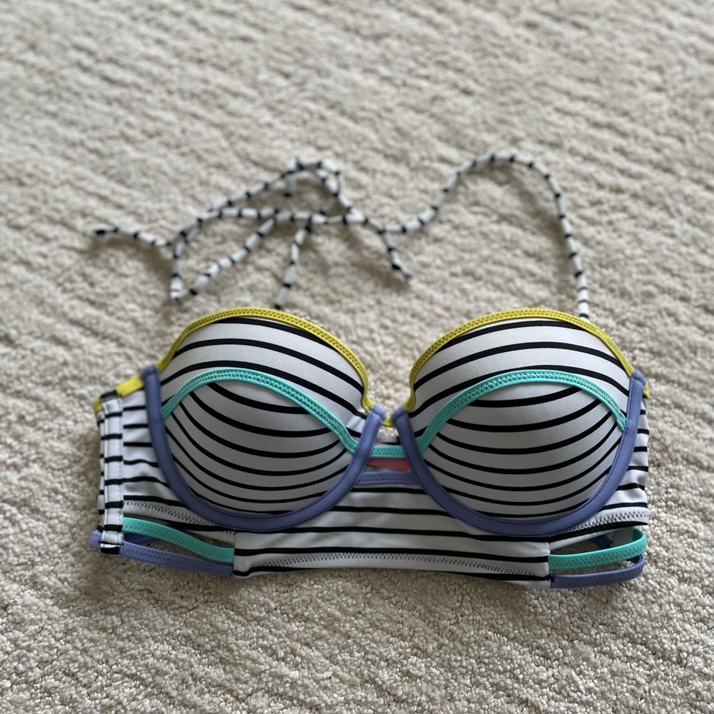 Victoria’s Secret swim suit top - size 32C